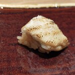 品川 鮨 栞庵 やましろ - 穴子  塩を振りすだちを絞ったお鮨