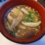魚菜宿 大鯛 - 鰹節出汁の利いた熱々の具沢山お味噌汁