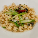 CAFE RIGOLETTO - 広島県産牡蠣とアスパラガスのペペロンチーニ