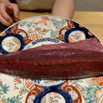 温石 - ここ２週間ほど揚がっていなかったという「もち鰹」。見たことのない色め。そして、噂以上の美味しさ。