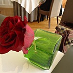 メゾン・ド・タカ芦屋 - テーブルの薔薇