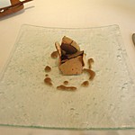 メゾン・ド・タカ芦屋 - フォアグラコンフィとアーティチョークのシャルロット　ブルゴーニュ産秋トリュフを添え