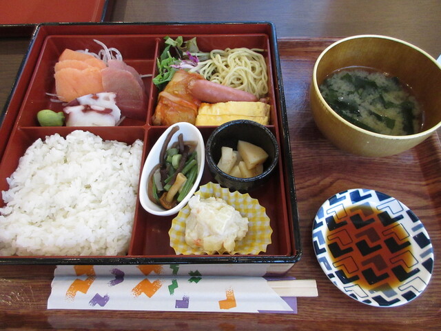 朝食 彩り弁当
