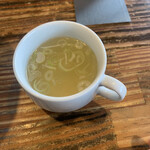 江川亭 - 油麺につくスープ