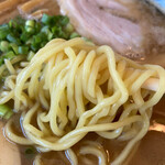 杏樹亭 - 中太ストレート麺は極めてスタンダード