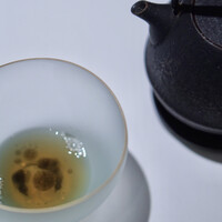 レストランエール - マッシュルームスープに浮いてるのは炭のオイル