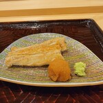 勢麟 - 浜名湖沖の天然海鰻、薬味は生姜を混ぜた大根おろし、わさび