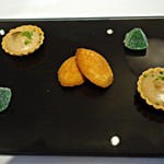 メゾン・ド・タカ芦屋 - お茶菓子