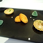 メゾン・ド・タカ芦屋 - お茶菓子