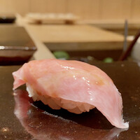 鮨 あらい - 青森県大畑町のマグロ 大トロ
                    筋が柔らかでまったく引っかかりません！
                    冬場の中トロ位の脂なのですが、これもこの季節だけの味わいとして私は好きです♪