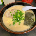 博多ラーメン 長浜や - 博多ラーメンチャーハンセット　850円　の博多ラーメン