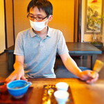 京都宇治金時や - この若旦那、お茶の知識、半端なし。カッコいいぞ。