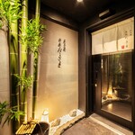 ​炭火焼 旬彩だるま - エレベーター出てすぐに入り口