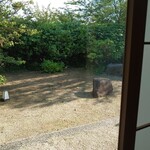 にかほ温泉 旅館いちゑ - 部屋からは庭も見えます