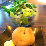 Shokken Supagetei Kumazou - ■パンとサラダ