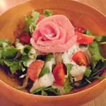 Caesar salad with tomatoes and Prosciutto