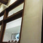 広尾Plates - 201210 plates 　座った席からの眺め（右斜前の壁）.jpg