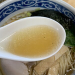 中華そば よしかわ - 無化調スープ。しっかりラーメンラーメンしてる！