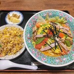 Chiyaina Hausu Tonton - 冷やし担々麺　半チャンセット！何とかセット価格にしてくれます！