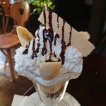 コ・ビアン - チョコパも斜め上空から確認！生クリームの盛り具合が気分をハッピーににてくれる⤴︎ 税込550円なんて素晴らし過ぎる！！