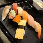 Kaitenzushi Choisu - セットの寿司