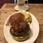 GRILL BURGER CLUB SASA - 『 自家製BBQソースのグリルパインチーズ                    Burger¥1150』
      ※平日ランチは、ソフトドリンク付