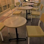 ドトールコーヒーショップ - テラス席も20席くらいあり、開放的な雰囲気のある「ドトールコーヒーショップ」です。