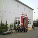 グリーティング - 　広い駐車場。