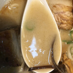 熊本ラーメン ひごもんず - 豚骨スープ
