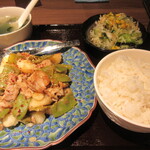 ビストロ 龍王 - 中華風肉じゃが煮定食　750円