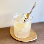 小さな菓子工房 ちょうのはね - 自家製 季節の果実シロップ 桃 ソーダ割♡