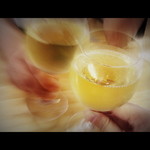 トマトの湯むき - まずは白ワインでカンパイ！