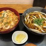 うどん王 - 料理写真:親子丼＋かけうどん(*´Д｀*)