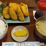 よってけ まるとみ - ミックスフライ定食