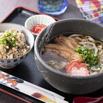 Okinawashokudoukijimunanoya - 代表的な郷土料理、沖縄そばとじゅーしー