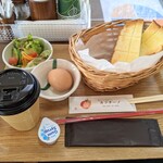 Kyampasu Kafe Kapuchi-No -  【 A  トースト & アイスコーヒーのセット 】￥ 495