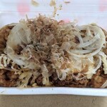 Tamagoyasan Chi No Takoyaki - 【 揚げたこ ８個入り 玉ねぎスライス有り 】￥ 330