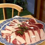 猪焼肉と鯨専門店 猪の居 - 