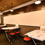 獅天鶏飯 - テーブル