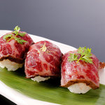 遊邑RAKUZA - 牛肉の炙り握り寿司