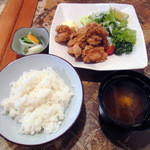 Kushiyaki Yakiton Tongarashi - いわい鶏のから揚げ定食