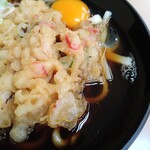 立喰そば かしやま - かなり濃い色ですよ