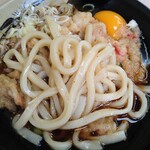 立喰そば かしやま - 醤油色に染まっていくうどん