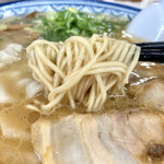 元祖赤のれん雄ちゃんラーメン - 平打ち麺は、流石にマイブームなヤワでん無く普通にしとったけん。