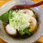 Chuuka Shokudou Tantan - 透き通ったスープに緑が眩しい
