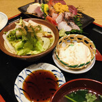Yakinikubonkura - 自家製豆腐、サラダ、茶碗蒸し、ご飯、お吸い物付