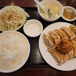 順順餃子房 - W餃子定食　\700(21-08)