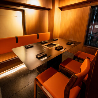 Private room seats with an adult atmosphere that can be used for entertaining guests