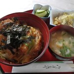 ラダース - カツ重(味噌汁付き/650円)