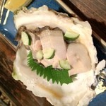 活魚料理いしかわ - 岩牡蠣を塩レモンでどうぞ・・・